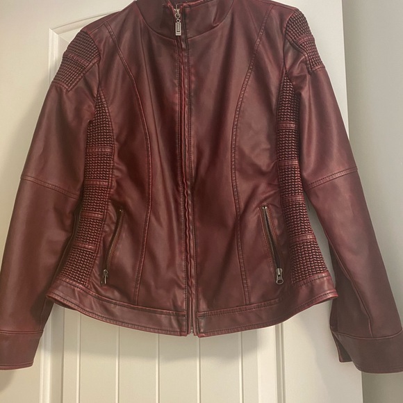 Yest Fashion burgundy jacket. Barely used - Picture 3 of 6